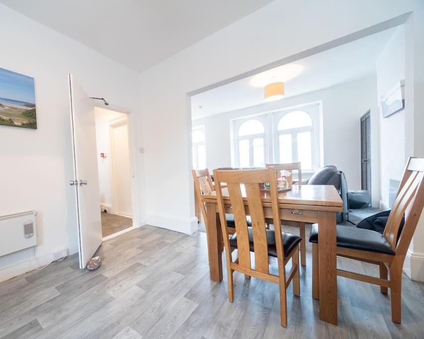 Mumbles View - Free Parking Appartamento Oystermouth Esterno foto
