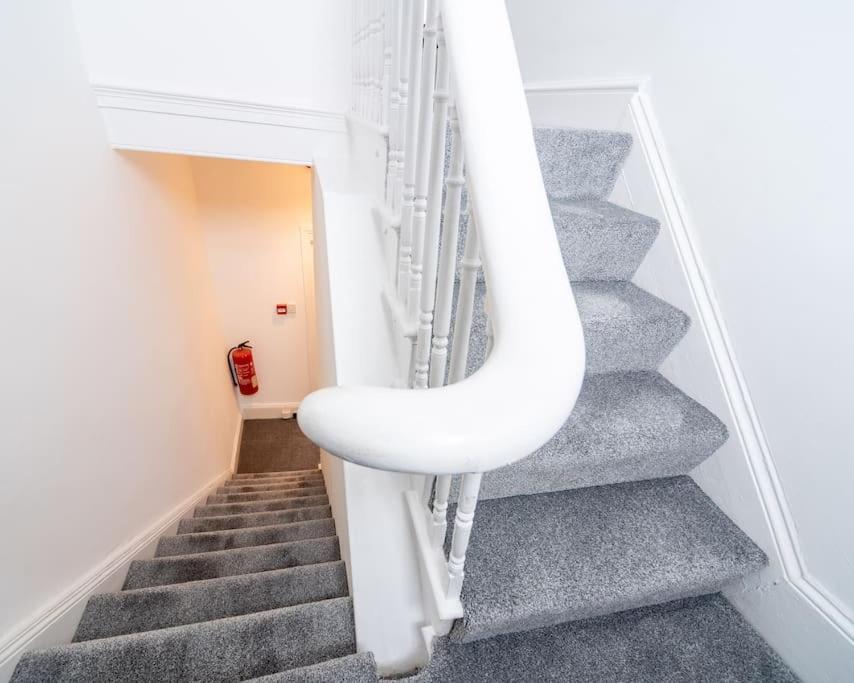Mumbles View - Free Parking Appartamento Oystermouth Esterno foto